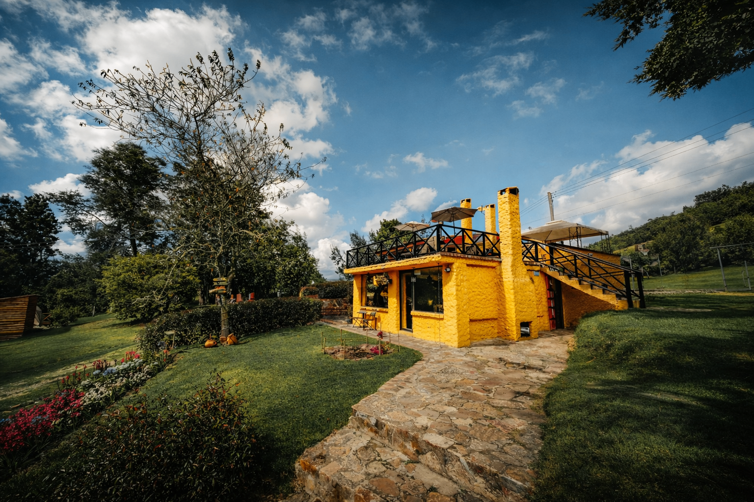 Casa principal y terraza